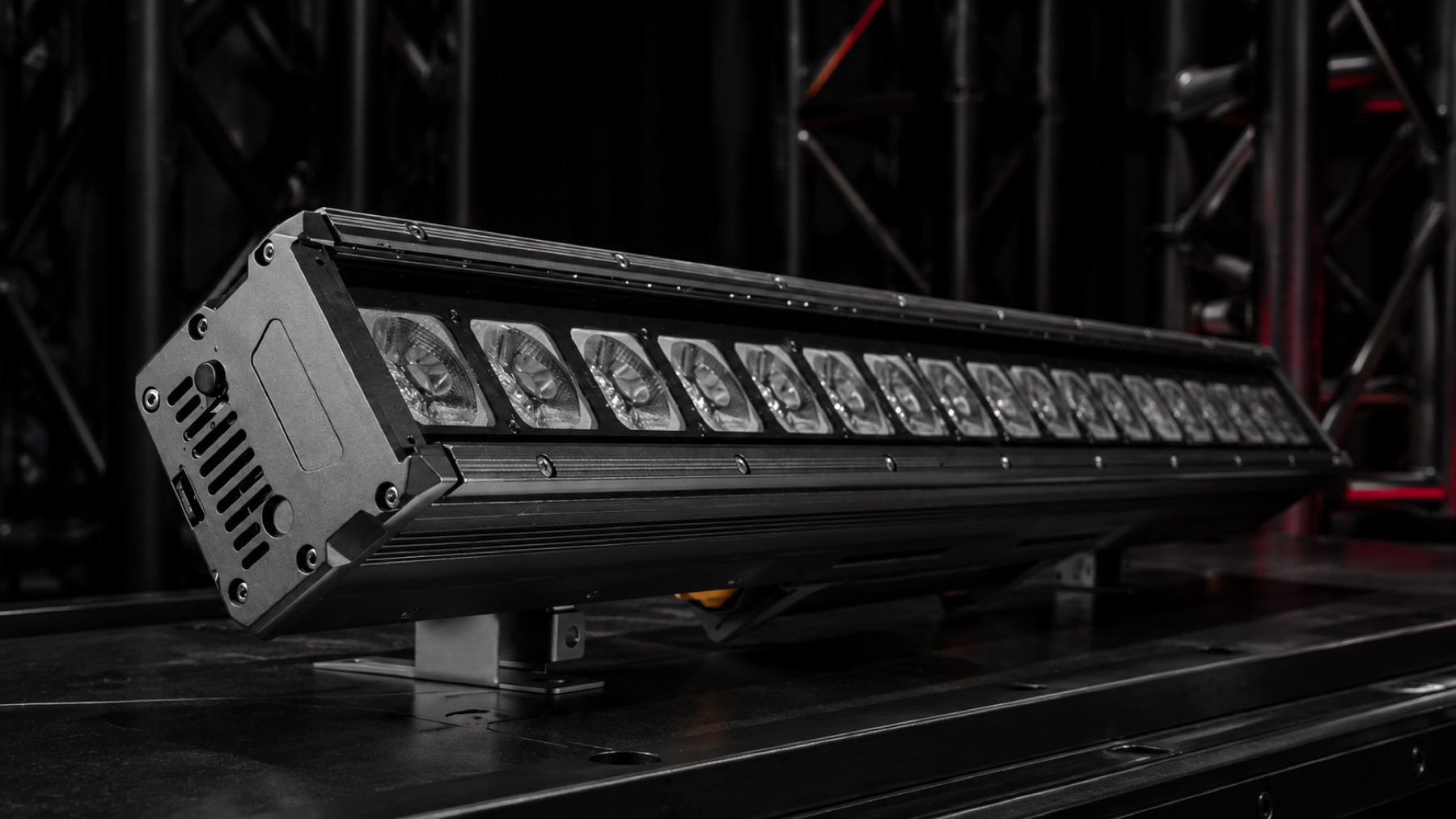 NovaBar 18 — Linear LED wash