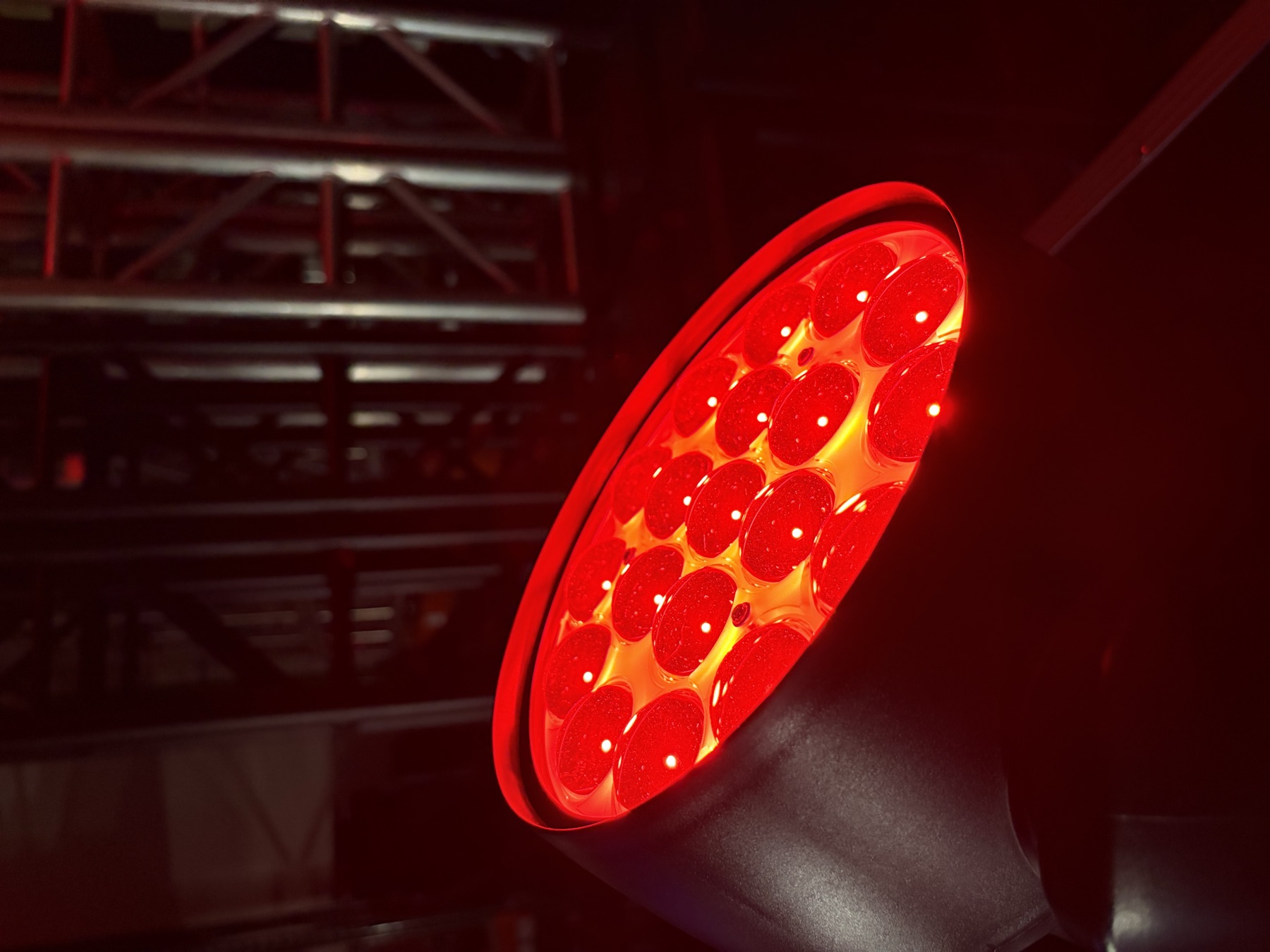 NovaWash 19 — Moving-head LED wash